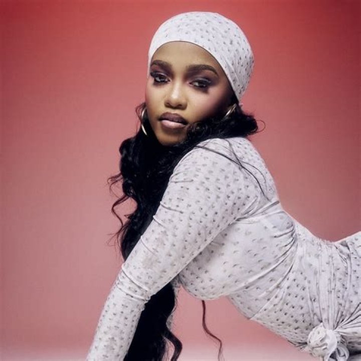 Celeb Buzz - SnogBlogy