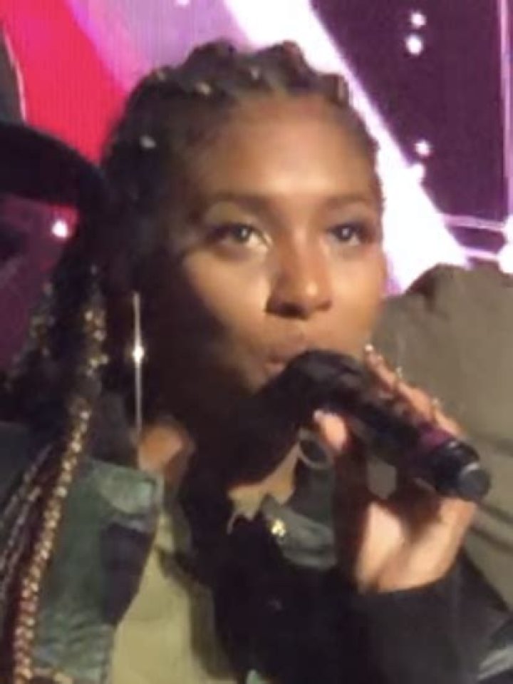 Izzy Smoke Height, Weight, Net Worth, Age, Birthday, Wikipedia, Who, Nationality, Biography