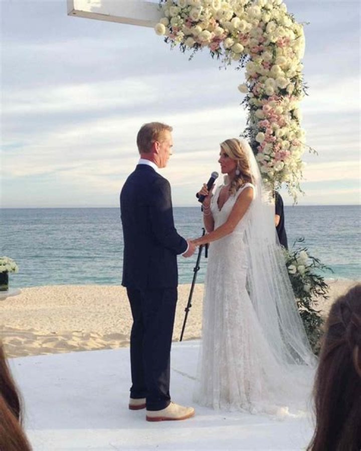 Unveiling The Inspiring Story Behind Joe Buck's Wife: Discoveries And Insights