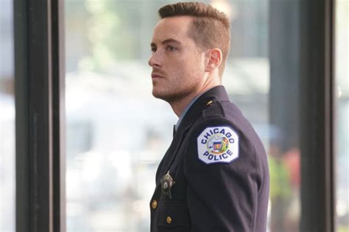 Who Plays Jay Halstead in Chicago PD? How old is Jay Halstead in Chicago PD?